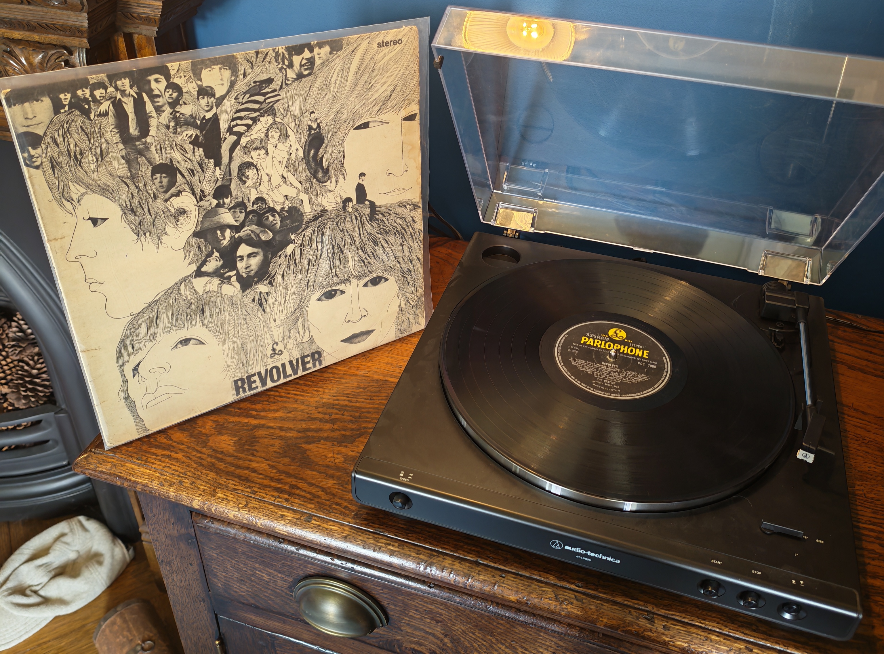 The Beatles Revolver PCS7009 1966 vinyl record sleeve The Beatles Revolver PCS7009 1966 vinyl record sleeve