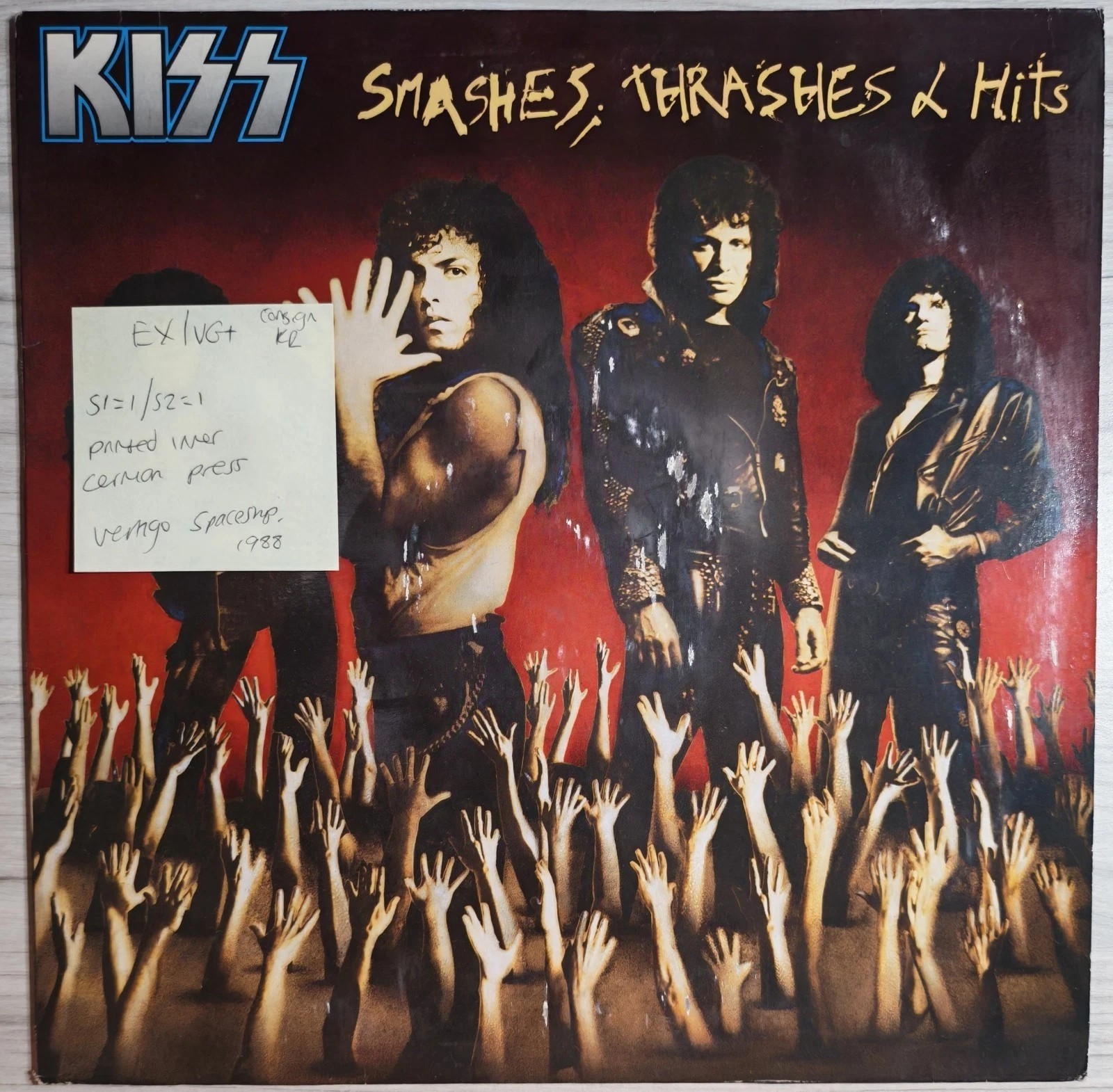 Kiss Smashes, Thrashes & Hits Vinyl Record LP EX/VG+ 836 759-1 1988 vinyl record sleeve Kiss Smashes, Thrashes & Hits Vinyl Record LP EX/VG+ 836 759-1 1988 vinyl record sleeve