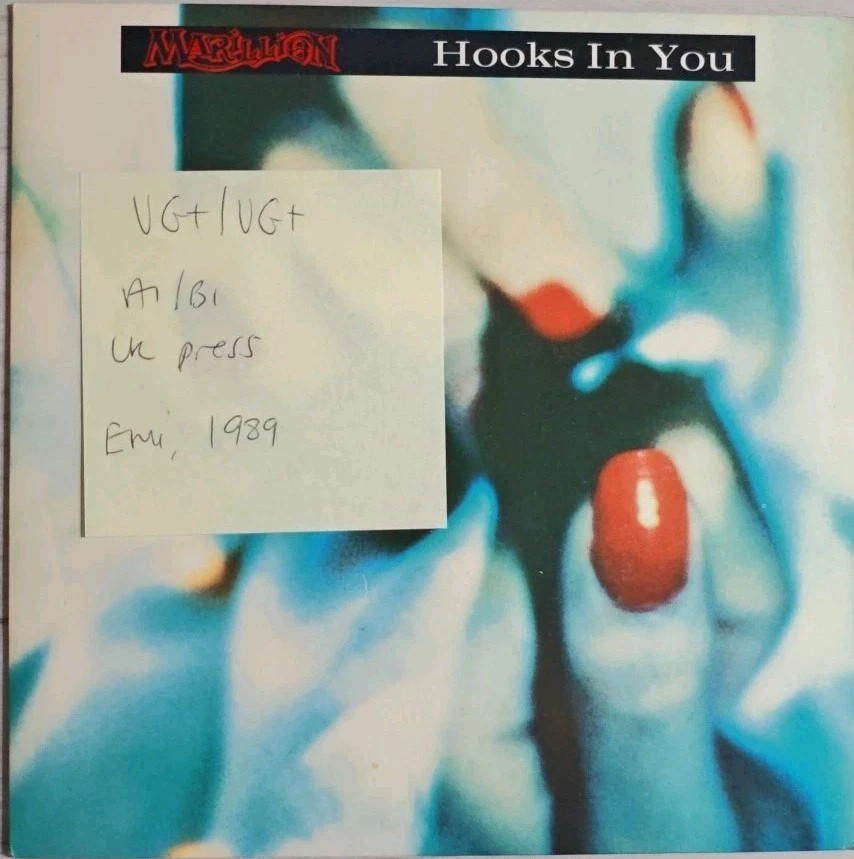 Marillion Hooks In You Vinyl Record 7" VG+/VG+ MARIL10 1989 sleeve Marillion Hooks In You Vinyl Record 7" VG+/VG+ MARIL10 1989 sleeve