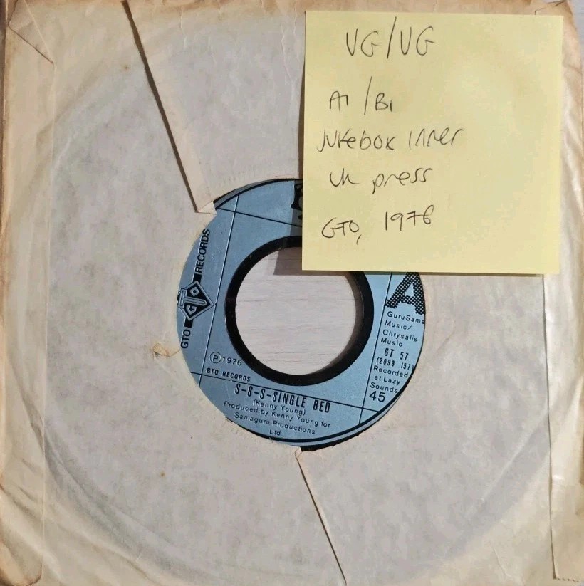 Fox S-s-s-single Bed Vinyl Record 7" VG/VG GT57 1976 vinyl record sleeve Fox S-s-s-single Bed Vinyl Record 7" VG/VG GT57 1976 vinyl record sleeve