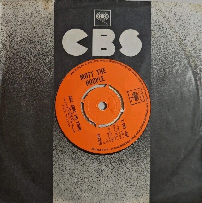Mott The Hoople Roll Away The Stone Vinyl Record 7" VG+/VG CBS 1895 1973 sleeve Mott The Hoople Roll Away The Stone Vinyl Record 7" VG+/VG CBS 1895 1973 sleeve