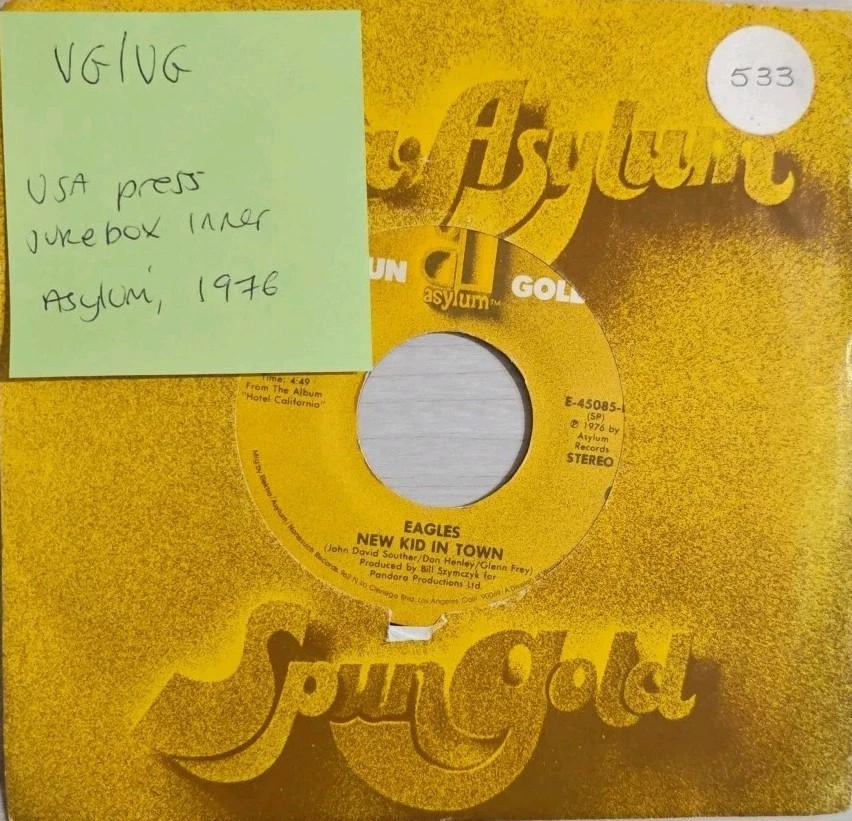 Eagles New Kid In Town/Victim Of Love Vinyl Record 7" VG/VG E-45085 1976 sleeve Eagles New Kid In Town/Victim Of Love Vinyl Record 7" VG/VG E-45085 1976 sleeve