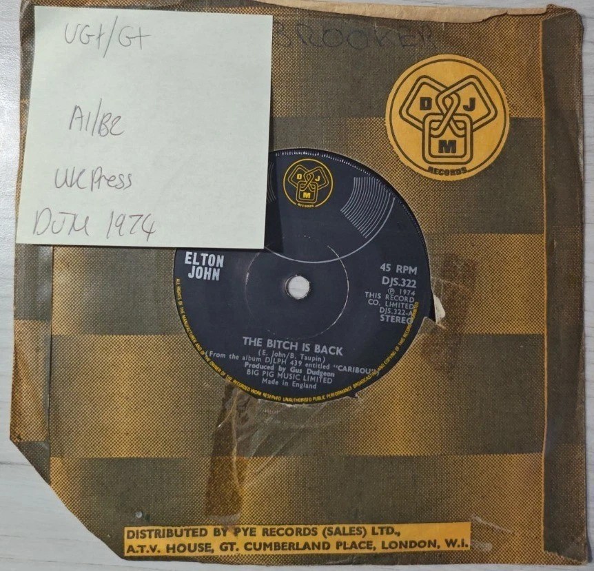 Elton John The Bitch Is Back Vinyl Record 7" VG+/G+ DJS 322 1974 sleeve Elton John The Bitch Is Back Vinyl Record 7" VG+/G+ DJS 322 1974 sleeve