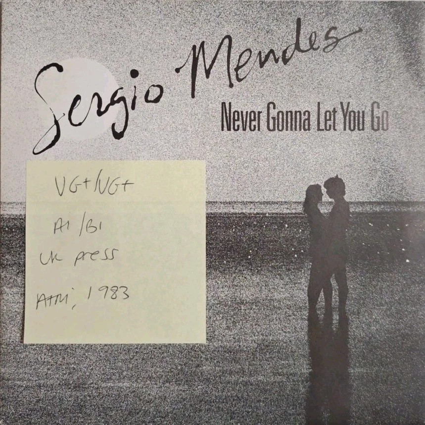 Sérgio Mendes Never Gonna Let You Go Vinyl Record 7" VG+/VG+ AM118 1983 sleeve Sérgio Mendes Never Gonna Let You Go Vinyl Record 7" VG+/VG+ AM118 1983 sleeve