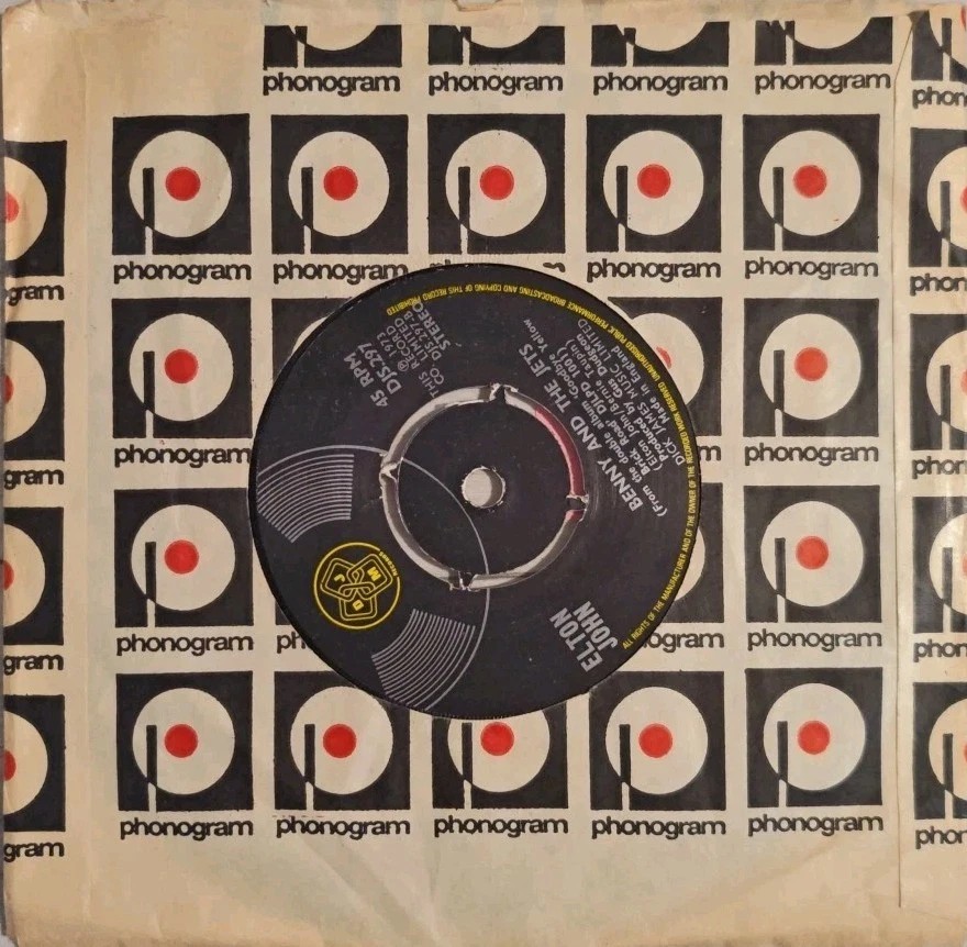 Elton John Candle In The Wind Vinyl Record 7" VG/VG DJS.297 1973 vinyl record sleeve Elton John Candle In The Wind Vinyl Record 7" VG/VG DJS.297 1973 vinyl record sleeve
