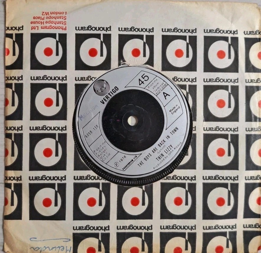 Thin Lizzy Boys Are Back In Town Vinyl Record 7" VG+/VG 6059139 1976 vinyl record sleeve Thin Lizzy Boys Are Back In Town Vinyl Record 7" VG+/VG 6059139 1976 vinyl record sleeve