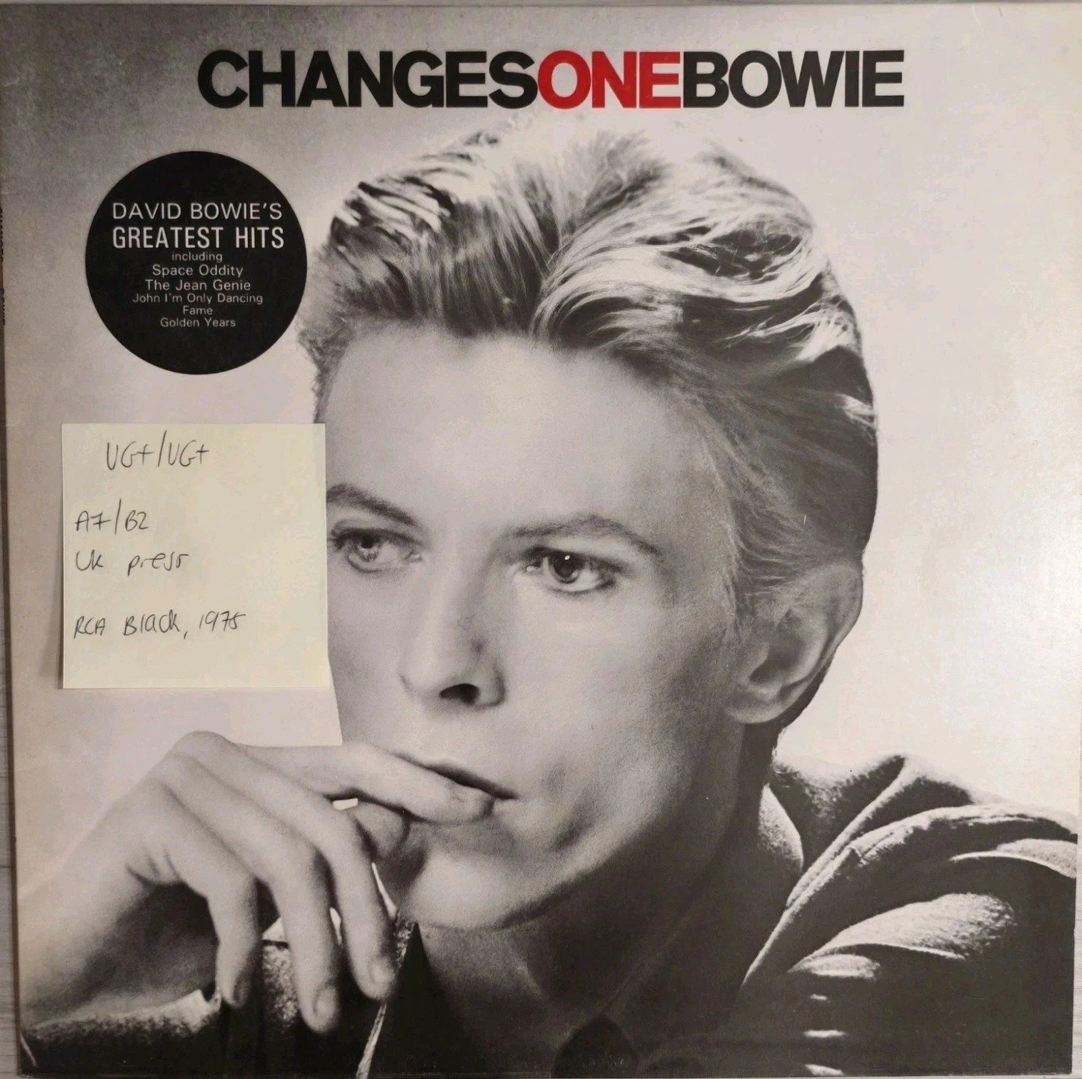 David Bowie ChangesOneBowie Vinyl Record LP VG+/VG+ RS 1055 1976 vinyl record sleeve David Bowie ChangesOneBowie Vinyl Record LP VG+/VG+ RS 1055 1976 vinyl record sleeve